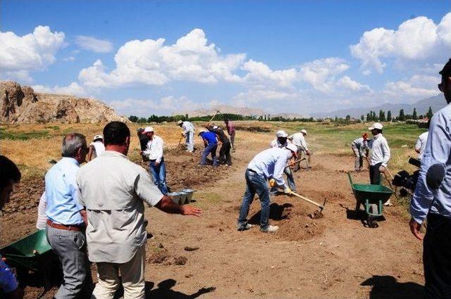 Eski Van Şehrinde İlk Sokak Gün Yüzüne Çıktı