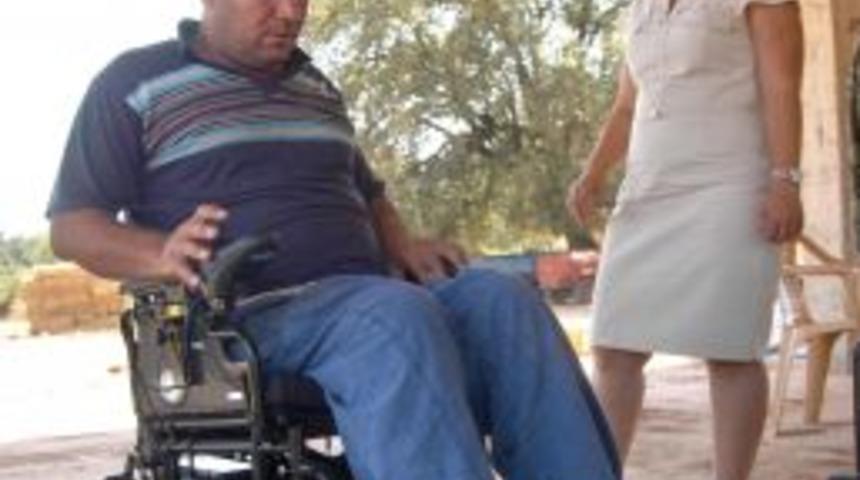 Ak&uuml;l&uuml; Engelli Arabaya Kavuştu, Eski Manueli Başkasına Hediye Etti