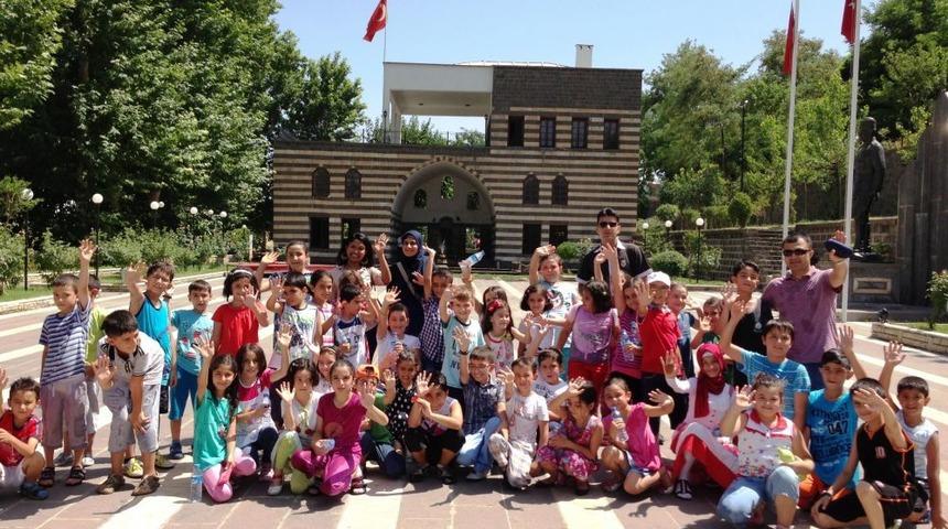 &Ouml;ğrenciler Yaz Okulunda Eğlenerek Ingilizce &Ouml;ğreniyor