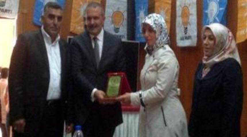 Ak Partili Fidan&rsquo;a Başarı Plaketi