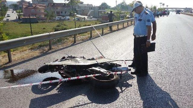 Kocaeli’de Motosiklet Kamyona Çarptı: 1 Ölü