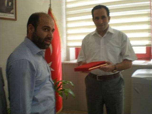 Stk lardan Dkhb Genel Sekreteri Kurtoğlu na Plaket 1