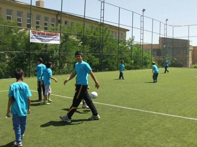 Gercüş’te Yaz Spor Okulları Açıldı