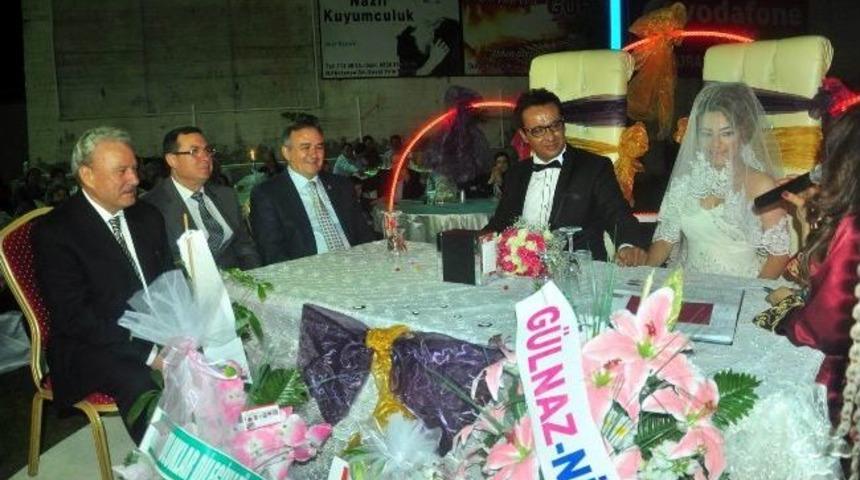 Siyasileri Biraraya Getiren D&uuml;ğ&uuml;n