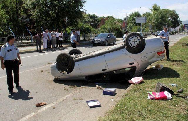 Takla Atan Araçtan Burnu Kanamadan Çıktı