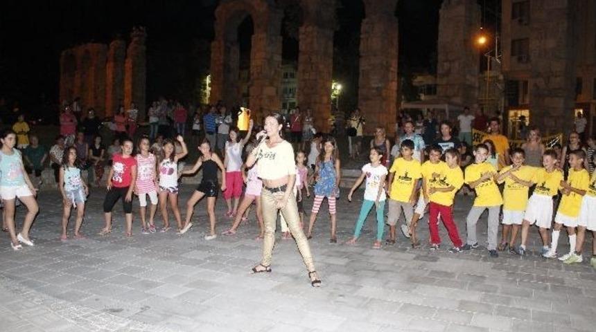 Halk Gecesine Sel&ccedil;uklular'dan Yoğun İlgi