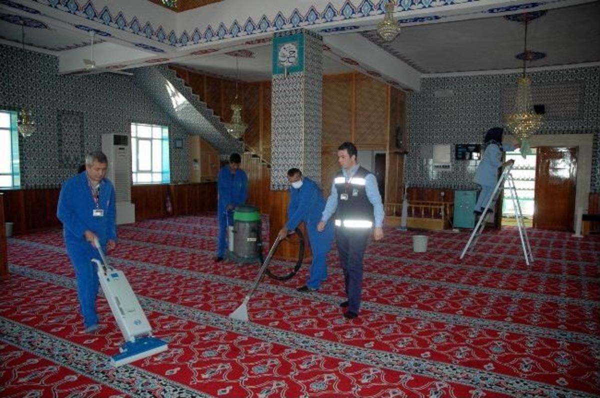 Başkent Camilerinde Ramazan Temizliği