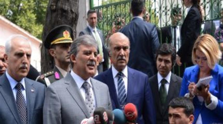 Cumhurbaşkanı G&uuml;l: Mursi Ve Arkadaşları Rencide Edilmemeli