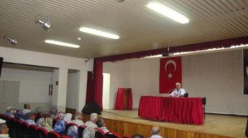 Salihlili Hacı Adaylarına Seminer Verildi