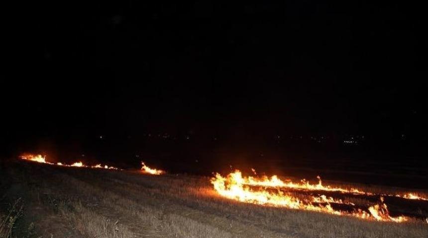 Salihli&rsquo;de Kuru Ot Yangını