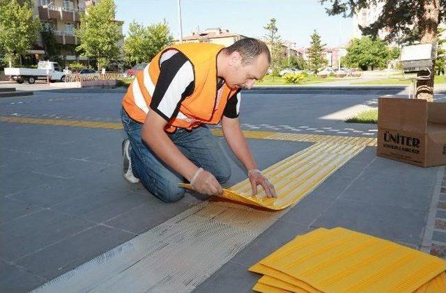 Talas'ta Görme Engelli Yolu