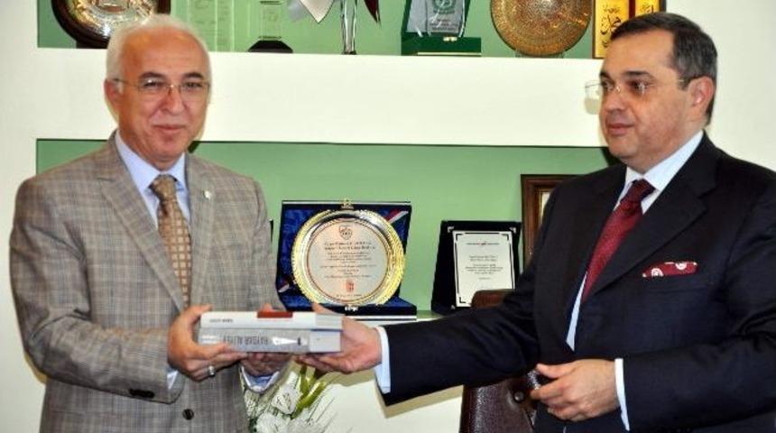 Azerbaycan B&uuml;y&uuml;kel&ccedil;isi, Kto'yu Ziyaret Etti