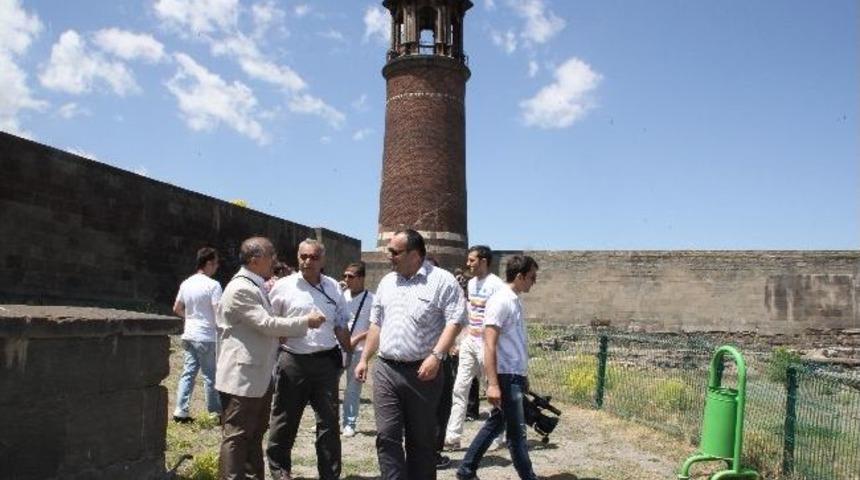 Azerbaycanlı Gazeteciler Erzurum'un Tarihi Mekanlarını Ziyaret Etti