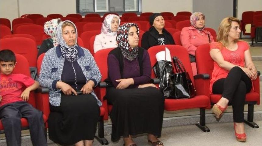 Anne-baba &Ccedil;ocuğun En İyi Modelidir