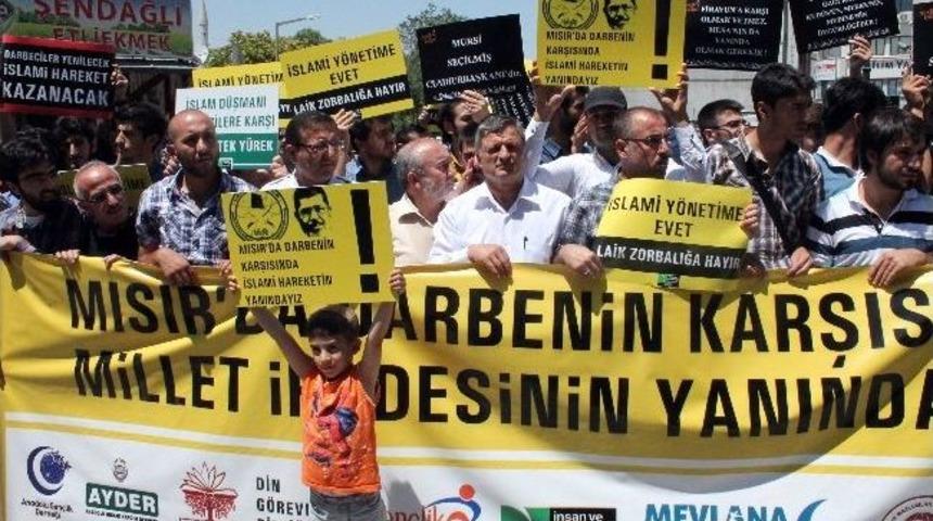 Mısır&rsquo;daki Darbe Cuma Namazı &Ccedil;ıkışı Protesto Edildi