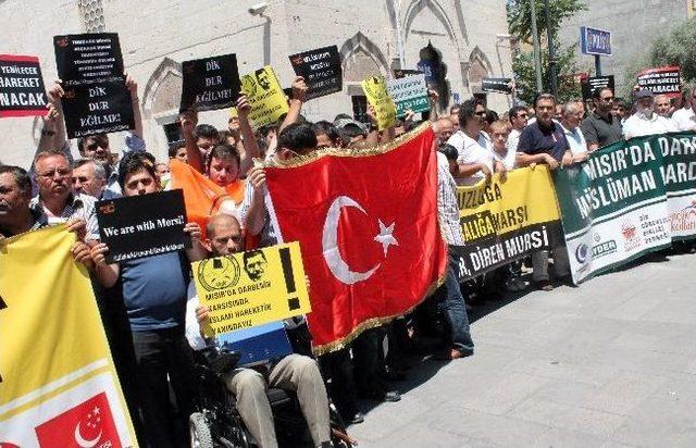 Mısır’daki Darbe Cuma Namazı Çıkışı Protesto Edildi