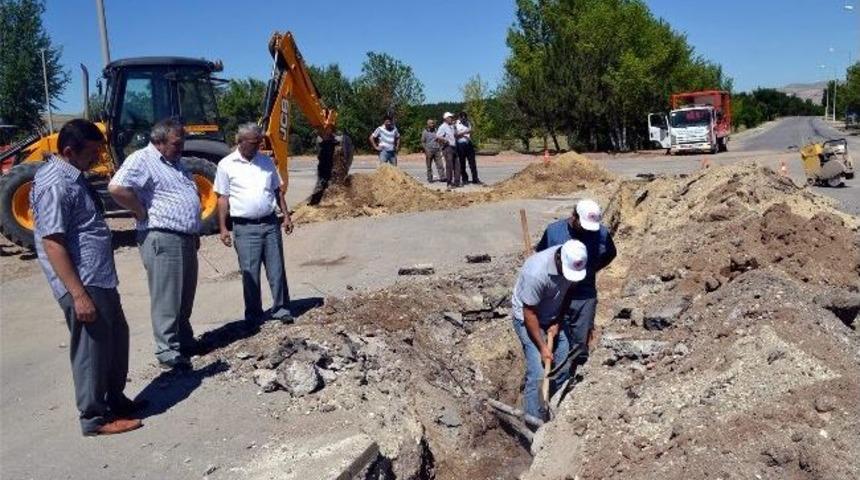 Cumhuriyet &Uuml;niversitesi Kamp&uuml;s&uuml; İ&ccedil;erisinde Kavşak &Ccedil;alışması