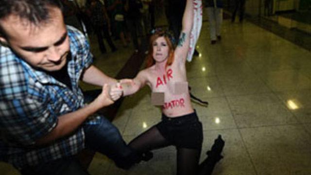 FEMEN'den çıplak eylem