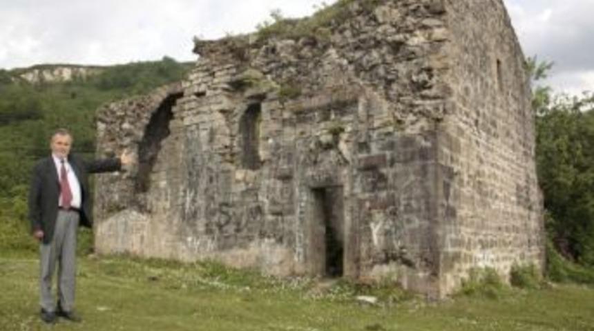 Görele’nin Aydınlar Beldesi’ndeki Tarihi Kilisenin Turizme Açılması İsteniliyor