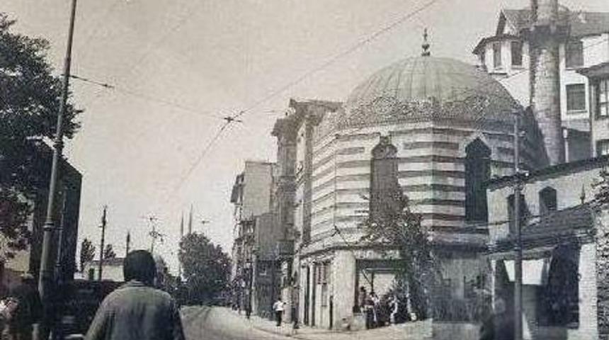 Cam Cepheli Cami Restorasyonuna Tepki