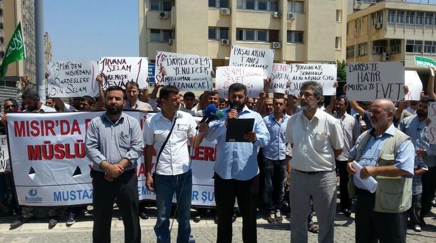Mısır&rsquo;daki Asker&icirc; Darbe İzmir&rsquo;de De Protesto Edildi