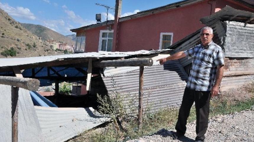 Asırlık Mahalle Kaya Tehdidi Altında