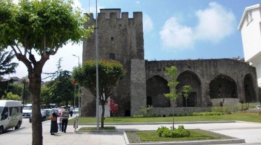 Zağnos Burcu Yerli Ve Yabancı Turistlerin İlgi Odağı