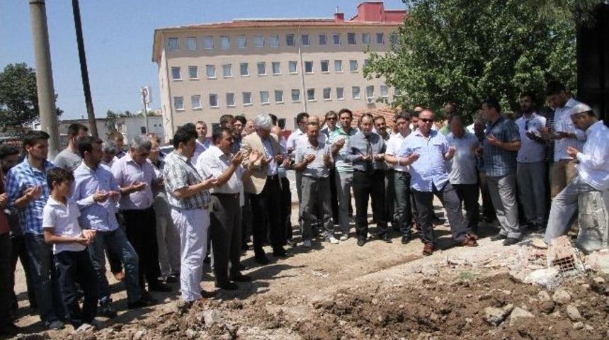 Akhisar&rsquo;da &Ouml;zel Kız &Ouml;ğrenci Yurdunun Temeli Atıldı