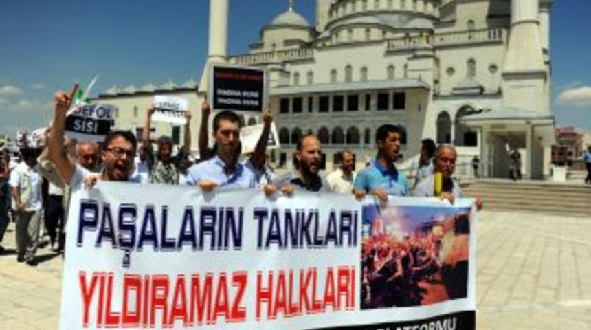 Kocatepe Camii'nde Mısır'daki Darbe Protesto Edildi