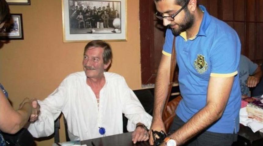 Ferhan Şensoy Ayvalık'ta Kitaplarını İmzaladı