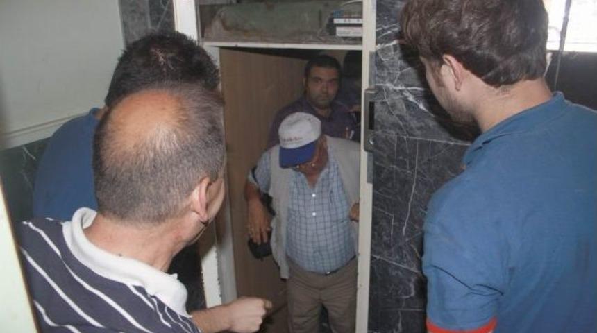 Gazeteciler Asans&ouml;rde Mahsur Kaldı