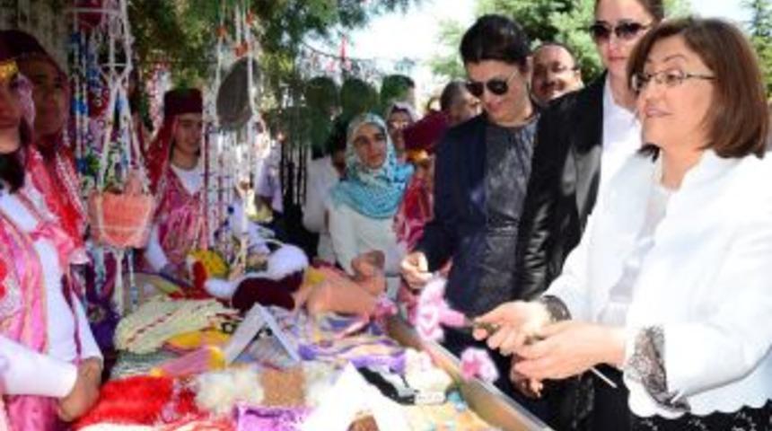 Bakan Şahin: ASDEP'le Sosyal Desteğin Yanında Psikolojik Destek De Verilecek