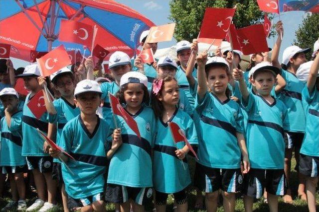 Minik Y&uuml;z&uuml;c&uuml;ler Sertifikalarını Aldı 1