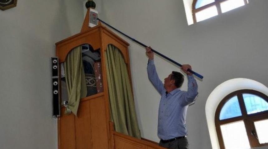 Suşehri Belediyesi Camileri Temizledi