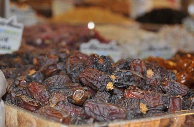 Ramazanlık Hurmalar Tezgahta Yerini Aldı 1