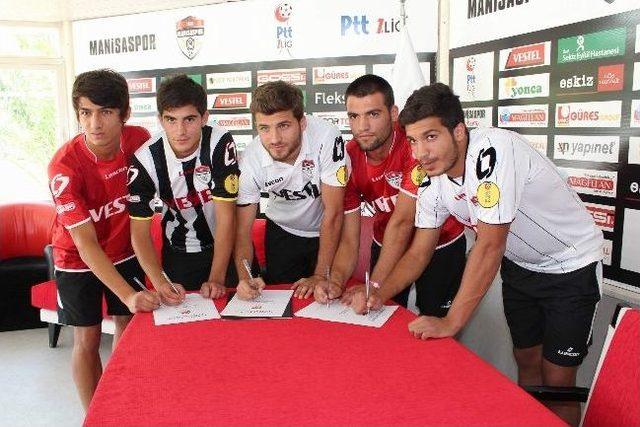 Manisaspor Altyapısından Beş Oyuncuyu Profesyonel Kadrosuna Kattı 3