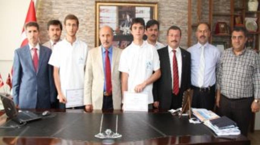 Milli Eğitim M&uuml;d&uuml;r&uuml; Bilge Şampiyonları Makamında Kabul Etti