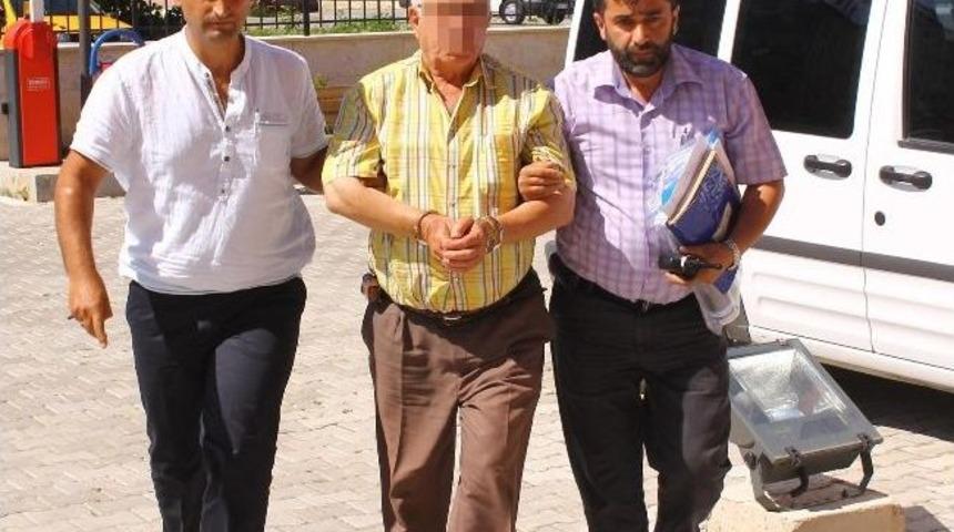 Karısını Bı&ccedil;aklayarak &Ouml;ld&uuml;ren Yaşlı Adam Tutuklandı