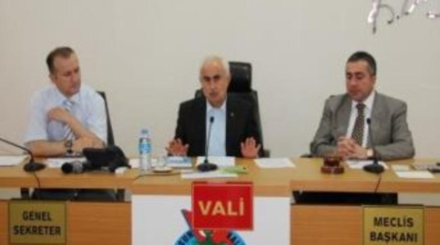 Vali Şahin'den K&ouml;ylere Su Getirmeye Karşı &Ccedil;ıkanlara Tepki