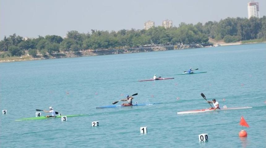 Kanocular Birincilik I&ccedil;in K&uuml;rek Salladı