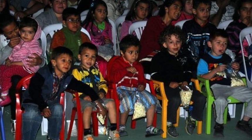 &Ccedil;ocuklar Ve Aileleri İ&ccedil;in Yazlık Sinema Keyfi