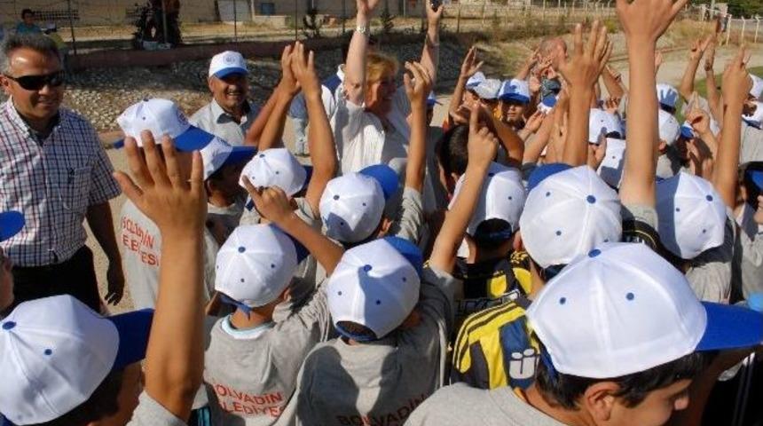 Bolvadin'de Yaz Spor Okullarının Startını Başkan Kıl&ccedil;ık Verdi