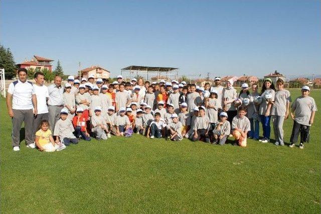 Bolvadin de Yaz Spor Okullarının Startını Başkan Kıl&ccedil;ık Verdi 1
