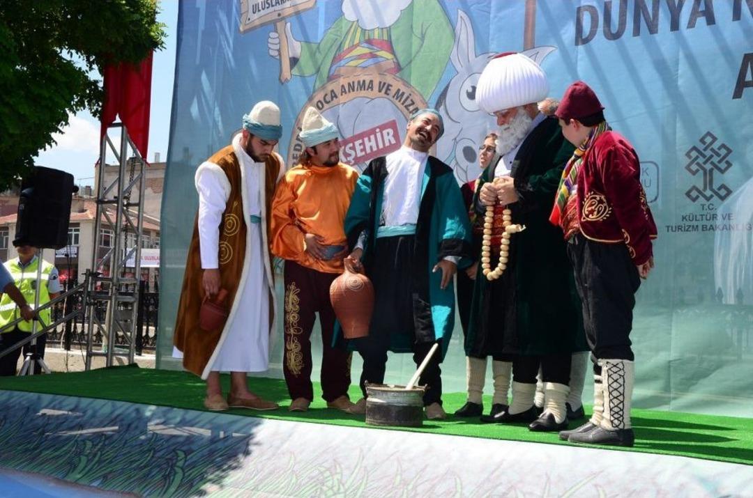 Nasreddin Hoca, &lsquo;g&ouml;l Artık Yok&rsquo; Deyip Yoğurda Su Mayaladı
