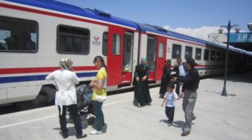 İlk 6 Ayda 43 Bin Yolcu Treni Tercih Etti