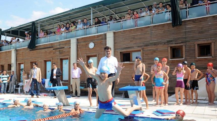 Y&uuml;zme &Ouml;ğrenen Minikler Sertfika Aldı