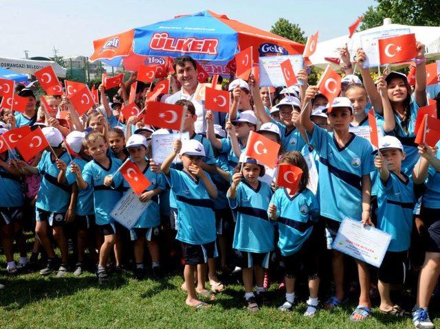 Y&uuml;zme &Ouml;ğrenen Minikler Sertfika Aldı 1