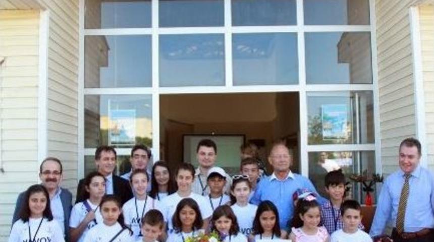 Minikler &Uuml;niversiteden Mezun Oldu