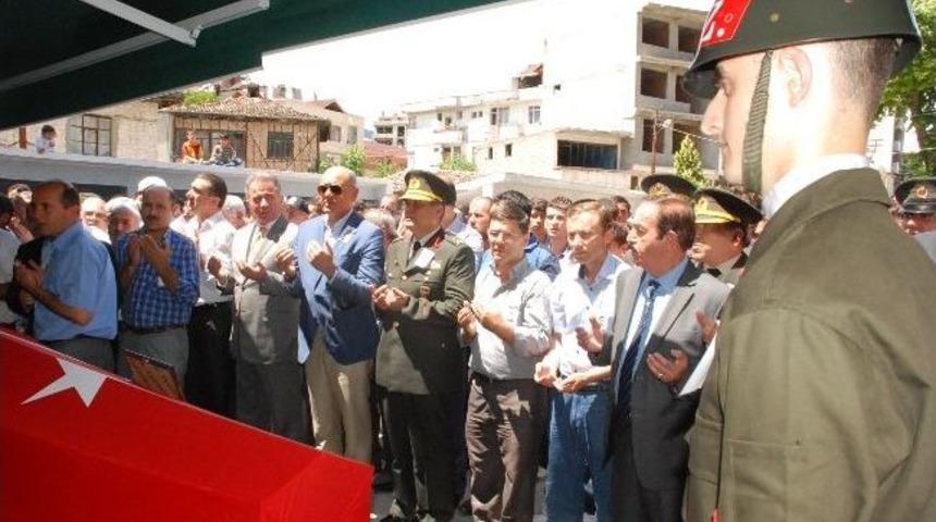 Şehit Er G&ouml;zyaşları Arasında Toprağa Verildi