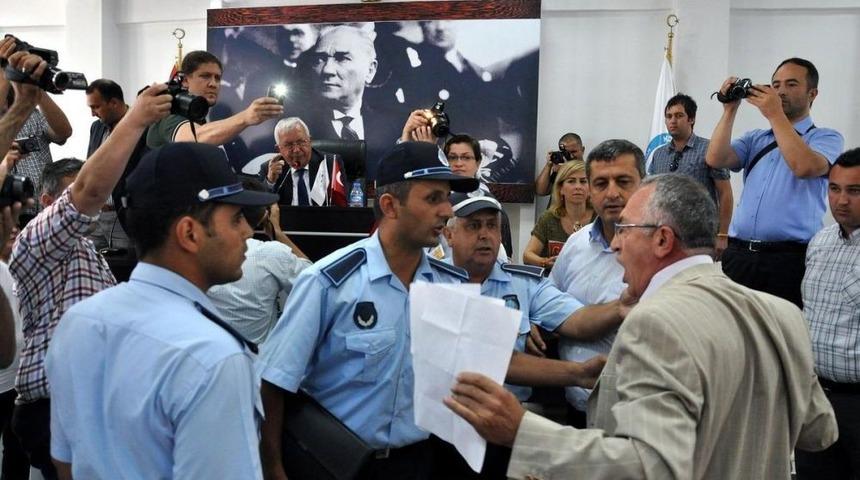 Ereğli Belediye Meclis Toplantısında Arbede